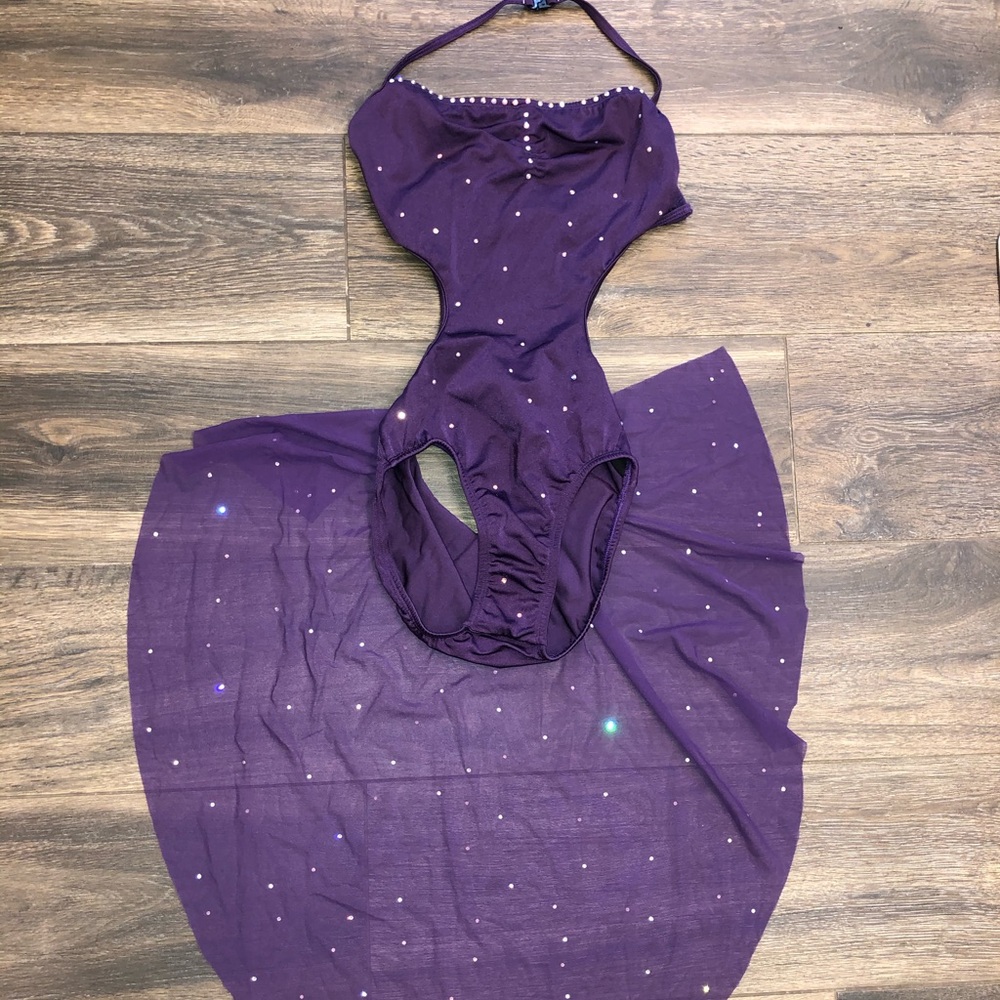 BEAUTIFUL DANCE COSTUME